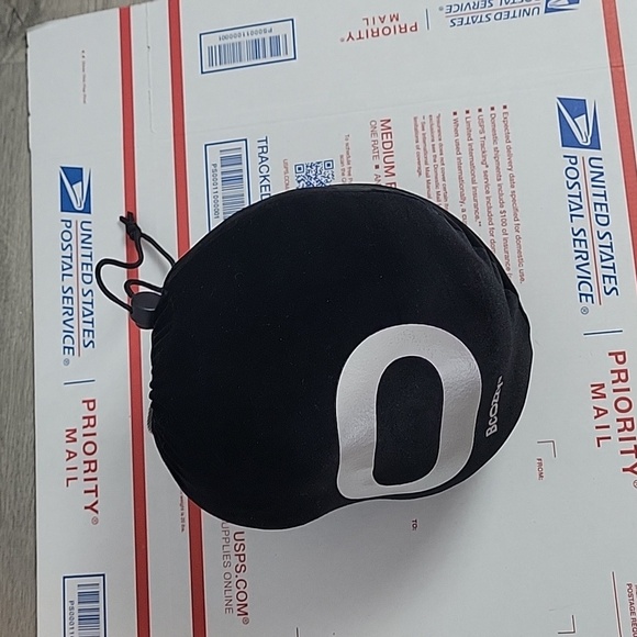 BCOZZY Travel Neck Pillow - Black velvet soft with drawstring bag - Picture 2 of 9